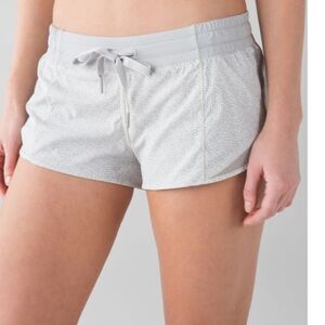 LULULEMON Hotty Hot‎ Short (Short 2’’) Running
Freckle Flower White Seal Grey 8
